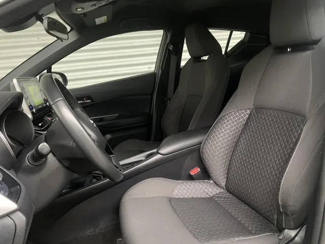 Toyota C-HR 1.8 Hybrid Business 2022 Hybride Benzine 7