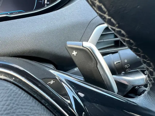 Peugeot 3008 1.2 PureTech Allure Automaat 2017 Benzine 24