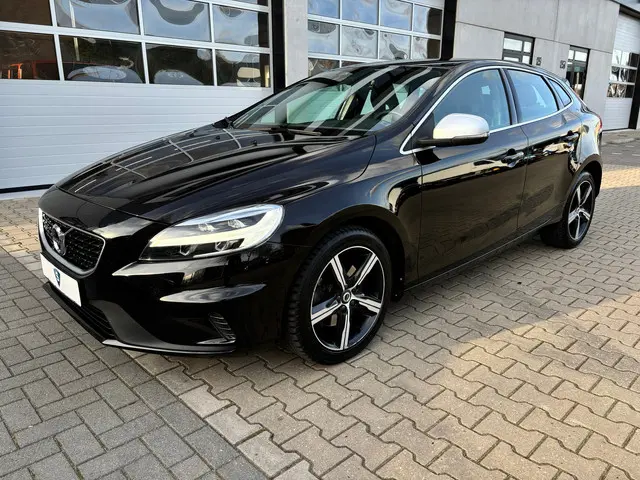 Volvo V40 2.0 T4 R-Design 2018 Benzine 22