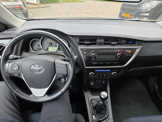 Toyota Auris 1.3 VVT-i 100 PK Now, Trekhaak 2014 Benzine 8