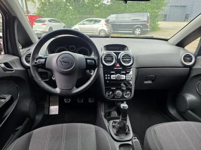 Opel Corsa 1.4-16V OPC Performance Line 2012 Benzine 6