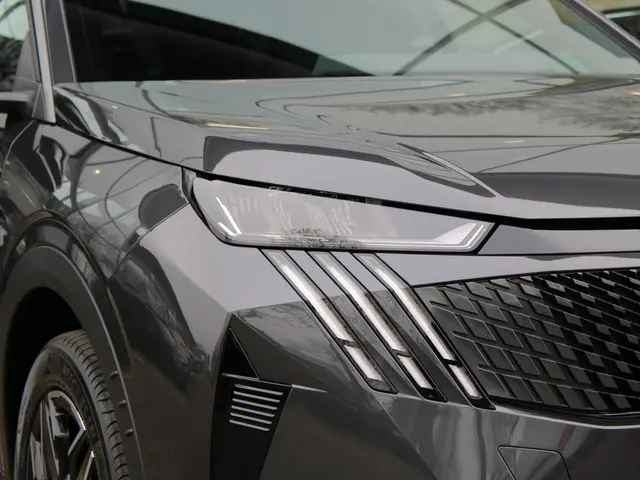 Peugeot 5008 1.2 Hybrid 136 Allure 2025 Hybride Benzine 9