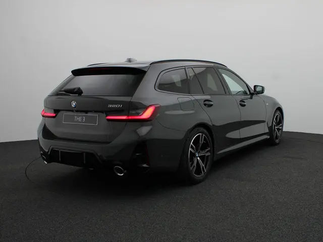 BMW 3 Serie Touring 320i 2025 Benzine 2