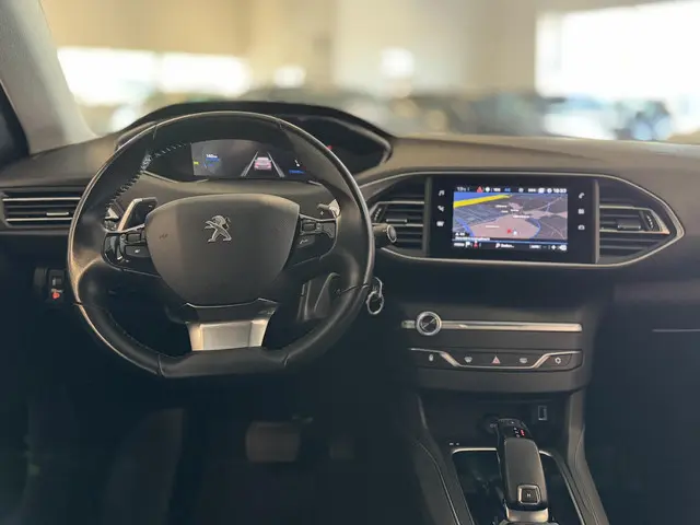 Peugeot 308 SW 1.2 PureTech 2021 Benzine 15