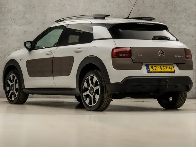 Citroën C4 Cactus 1.2 PureTech Shine 2016 Benzine 3