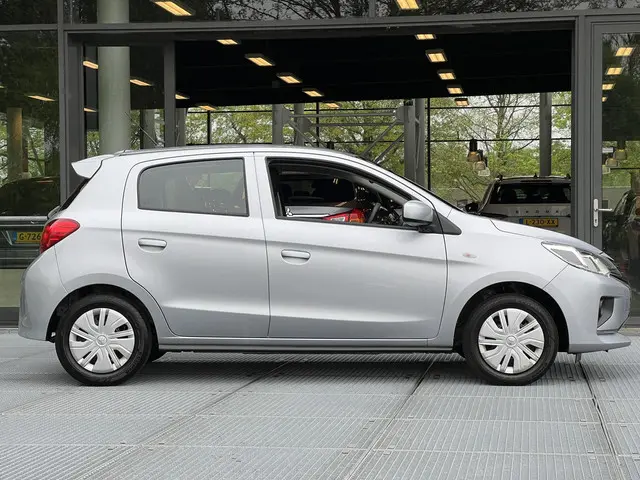 Mitsubishi Space Star 1.2 Connect+ 2024 Benzine 18