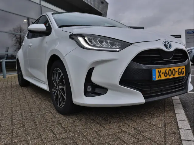 Toyota Yaris 1.5 Hybrid Dynamic 2023 Hybride Benzine 3