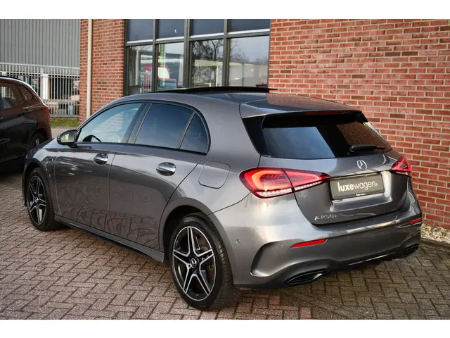 Mercedes-Benz A-Klasse 250 e AMG 2021 Hybride Benzine 42