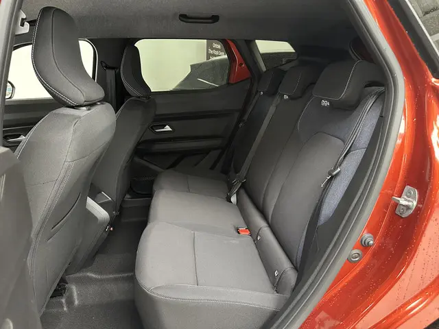 Dacia Duster 1.6 Hybrid 140 Journey 2025 Hybride Benzine 7
