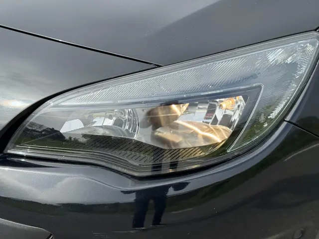 Opel Astra 1.4 Cosmo 1/2leer Nap Camera 2014 Benzine 24