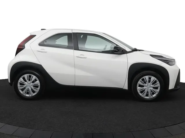 Toyota Aygo X Hybrid 115 play 2025 Hybride Benzine 13