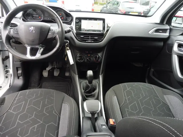 Peugeot 2008 1.2 PureTech Blue Lion 2017 Benzine 5