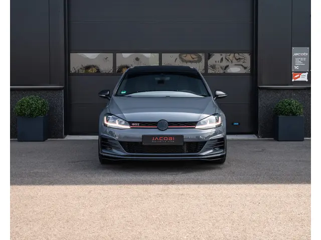 Volkswagen Golf 2.0 TSI GTI TCR 2019 Benzine 2