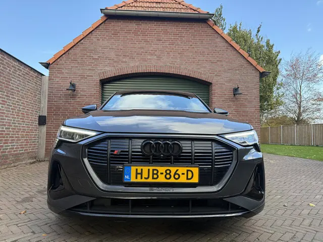 Audi e-tron 2
