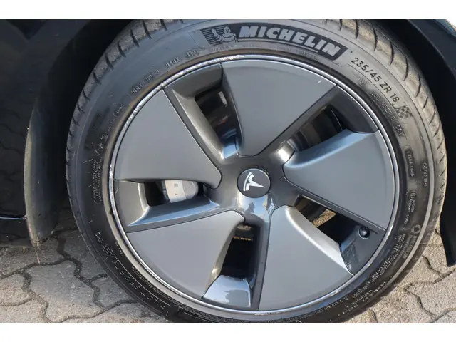 Tesla Model 3 Long Range AWD 75 kWh 2021 Elektrisch 15