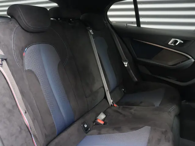 BMW 1 Serie 5-deurs M135i xDrive 2019 Benzine 10