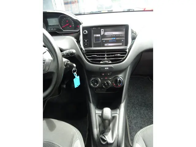 Peugeot 208 1.2 VTi Allure 2012 Benzine 10