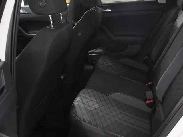 Volkswagen Polo 1.0 TSI DSG R-Line 2024 Benzine 11