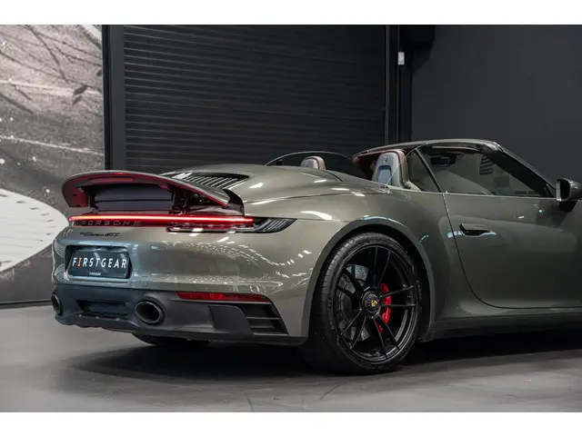 Porsche 911 Cabrio 3.0 Carrera GTS 2022 Benzine 38