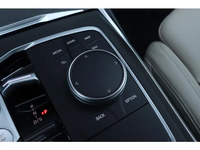 BMW 3 Serie Sedan 320i 2024 Benzine 20