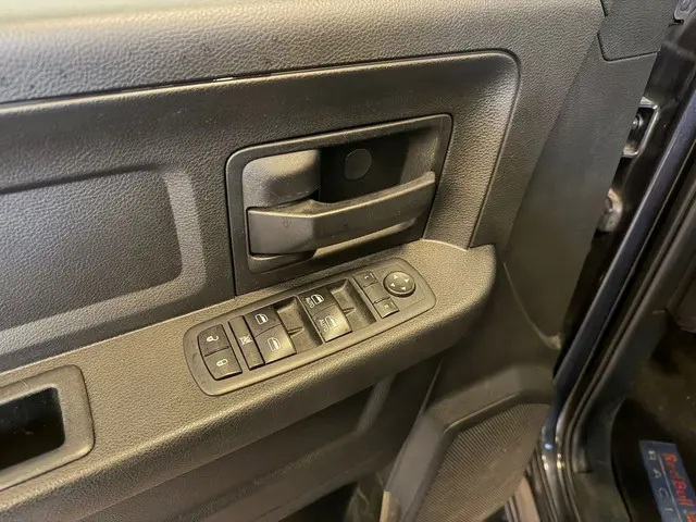 Dodge Ram 1500 5.7 V8 Crew Cab 6'4 2017 LPG/Gas 17