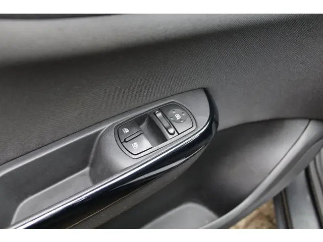 Opel Corsa 1.4 Online Edition AUTOMAAT 2018 Benzine 14