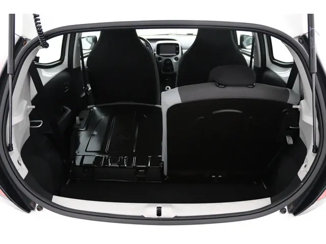 Toyota Aygo 1.0 VVT-i x-play 2015 Benzine 24