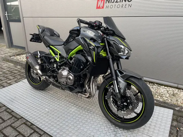 Kawasaki Z900 2