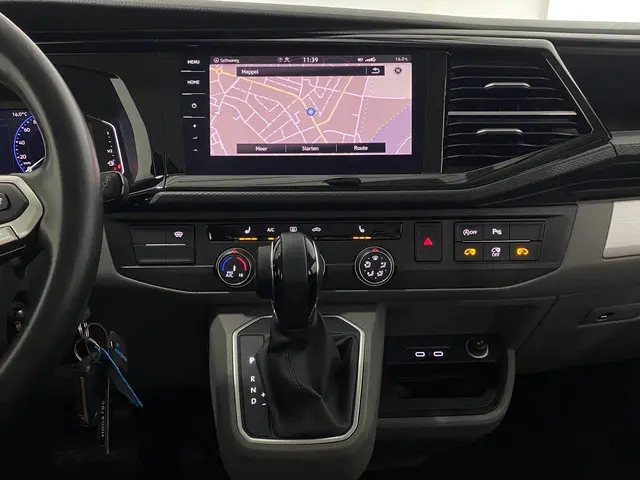 Volkswagen Transporter 2.0 TDI L2H1 30 DC 2021 Diesel 22
