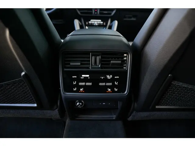 Porsche Cayenne Coupé 3.0 E-Hybrid 2024 Hybride Benzine 30