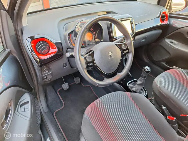 Peugeot 108 1.2 PURETECH GT-LINE 2017 Benzine 12