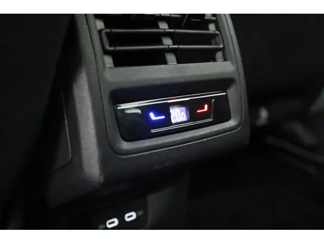 Volkswagen Golf 1.5 eTSI DSG 2022 Benzine 23