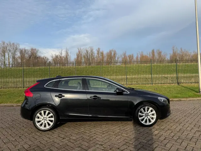 Volvo V40 1.6 D2 Summum 2014 Diesel 3