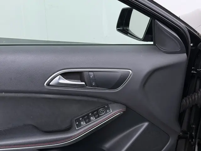 Mercedes-Benz GLA 180 AMG line 2016 Benzine 10