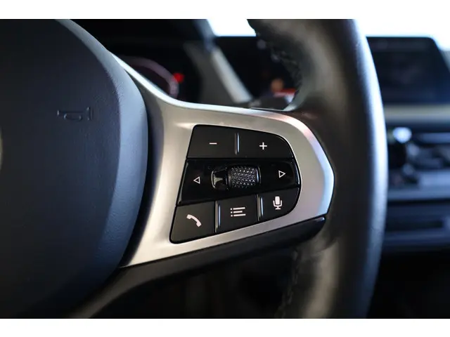 BMW 1 Serie 118i 2024 Benzine 25