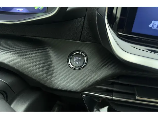 Peugeot 208 1.2 PureTech 100 GT 2024 Benzine 31