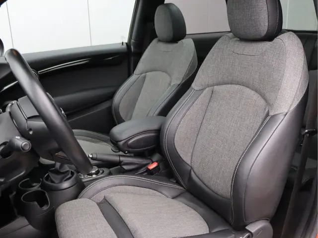 MINI Cooper Pepper 2018 Benzine 4