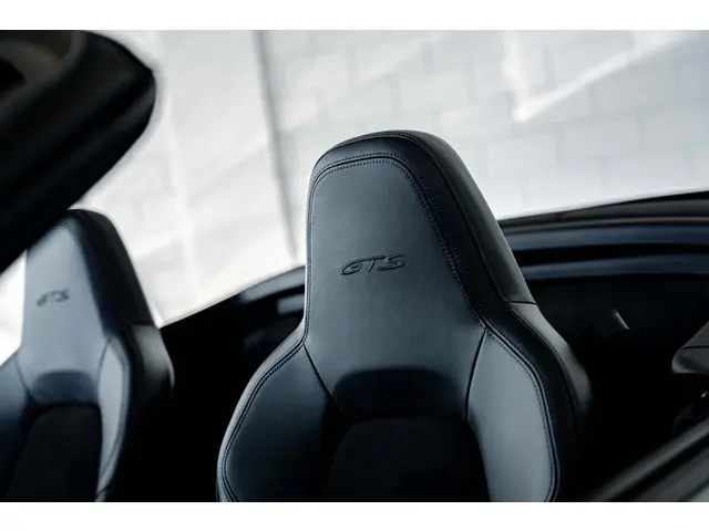Porsche 911 Carrera GTS Cabrio 2022 Benzine 33