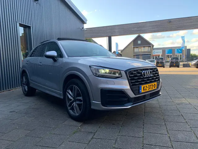 Audi Q2 1.4 TFSI CoD, PANO, NAP, S-LINE 2017 Benzine 2