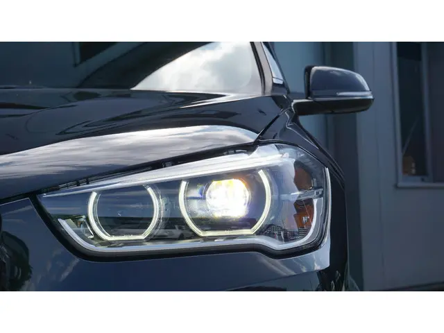 BMW X1 xDrive25i 232pk M-Sport & Shadow-Line 2017 Benzine 53