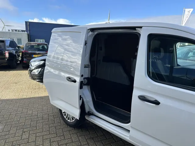 Volkswagen Caddy Cargo 2.0 TDI Comfort 2023 Diesel 6