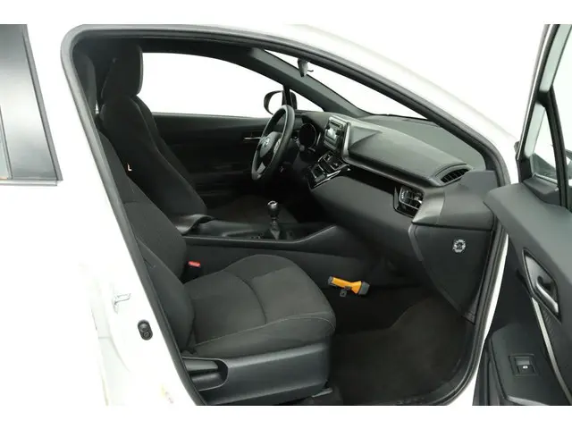 Toyota C-HR 1.2 Comfort 2017 Benzine 18