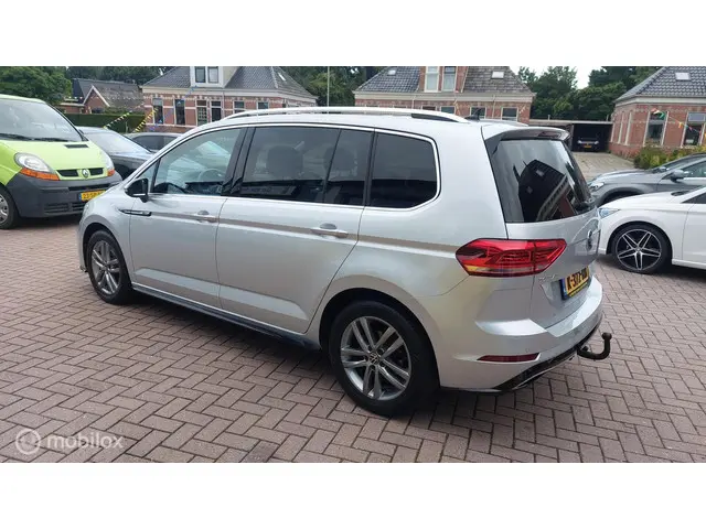 Volkswagen Touran 1.5 TSI Highline 7p R Line 2020 Benzine 5