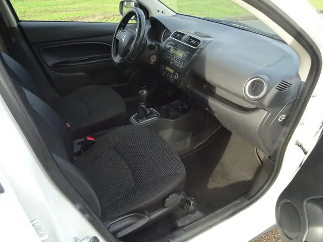 Mitsubishi Space Star 1.0 Bright 2015 Benzine 13