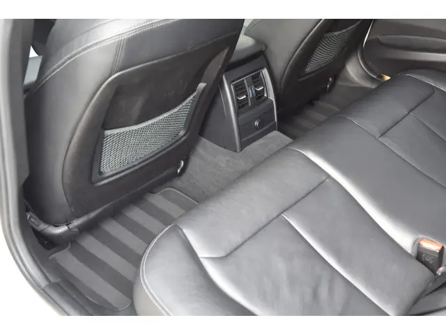 BMW 3 Serie Touring 320i High Executive 2018 Benzine 29