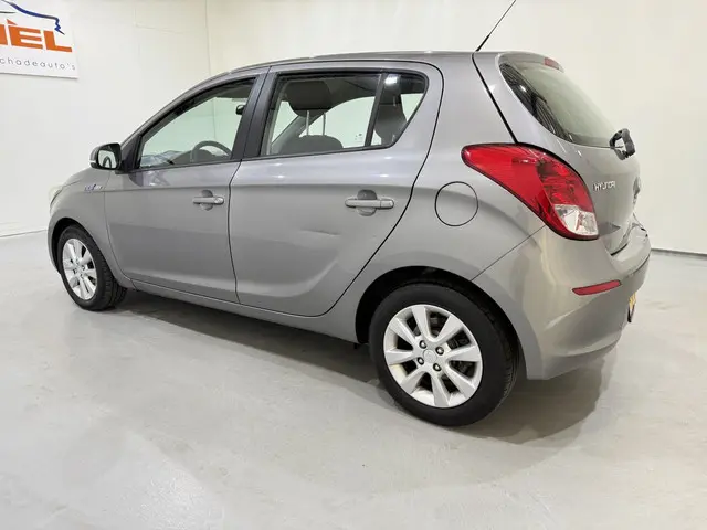 Hyundai i20 I-20 HB 1.2i i-Deal Airco NAP 2014 Benzine 35