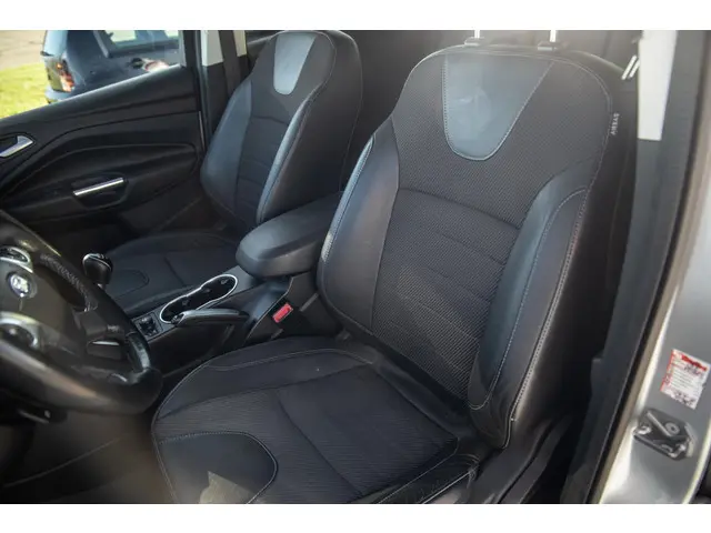 Ford Kuga 1.6 Titanium 2013 Benzine 16