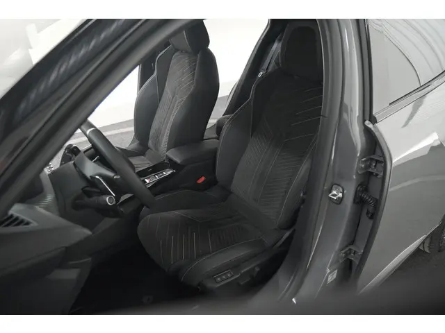 Peugeot 2008 PureTech 130 EAT8 GT 2024 Benzine 26