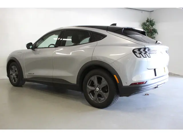 Ford Mustang Mach-E Extended RWD 98 kWh 2021 Elektrisch 6