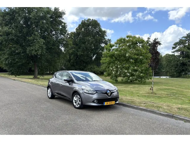 Renault Clio Your Classic Car SOLD. 2016 Benzine 11